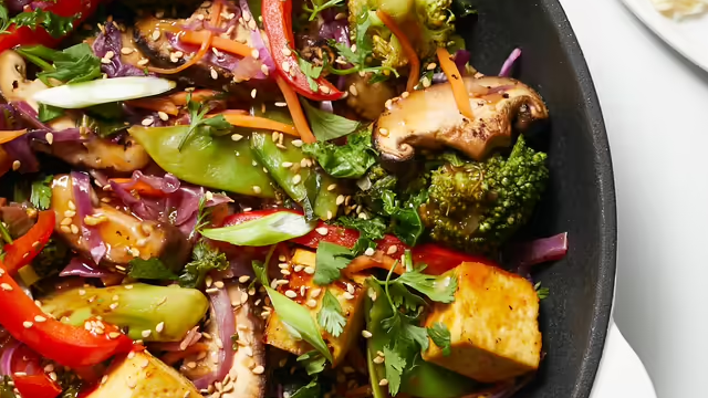 Is Cooking With Oil Unhealthy? Experts Weigh In